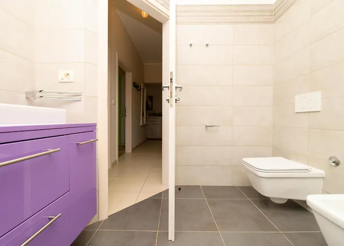 Luisa アパート ネレジネ